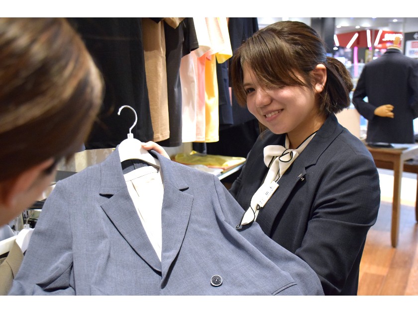 【販売職】上質なスーツとともに、お客様の人生に寄り添う仕事♪2